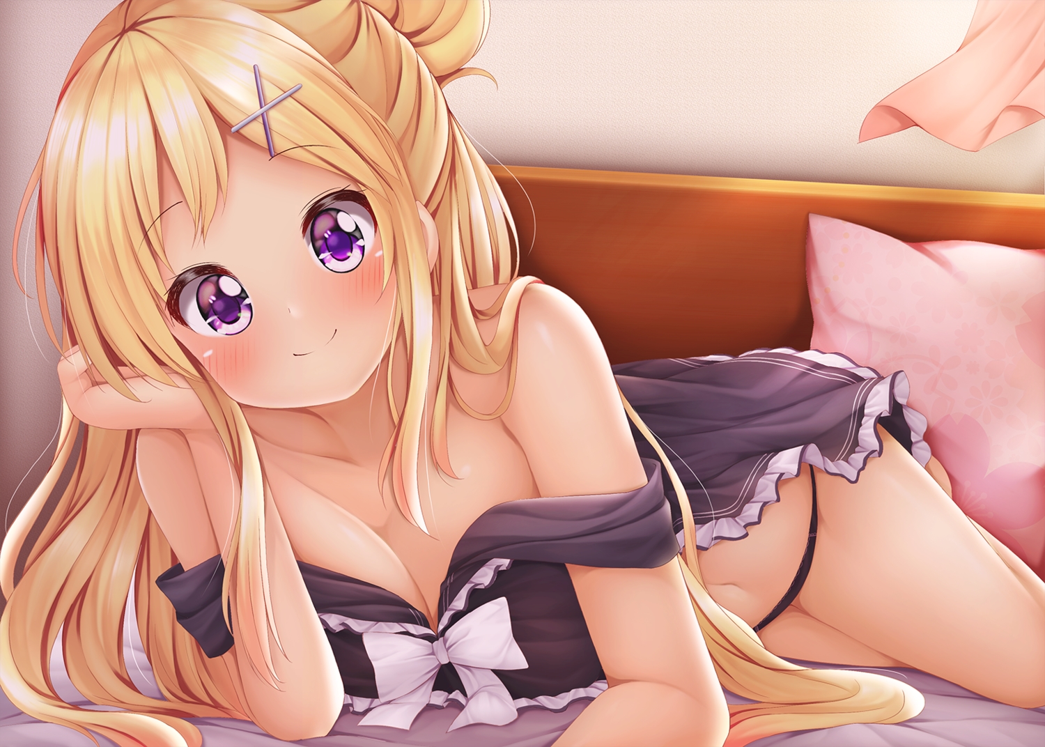 blonde_hair, bow, close, kiniro_mosaic, kujou_karen, long_hair, minato_(ojitan_gozaru), panties, purple_eyes, underwear