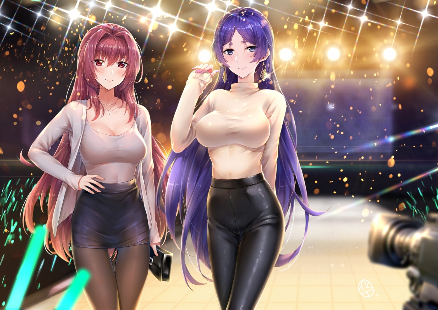 2girls, blue_eyes, blue_hair, breasts, camera, choukoukou_no_diaosi, cleavage, fate/grand_order, fate_(series), jpeg_artifacts, long_hair, minamoto_no_yorimitsu_(fate), necklace, pantyhose, red_eyes, red_hair, scathach_(fate/grand_order), skirt