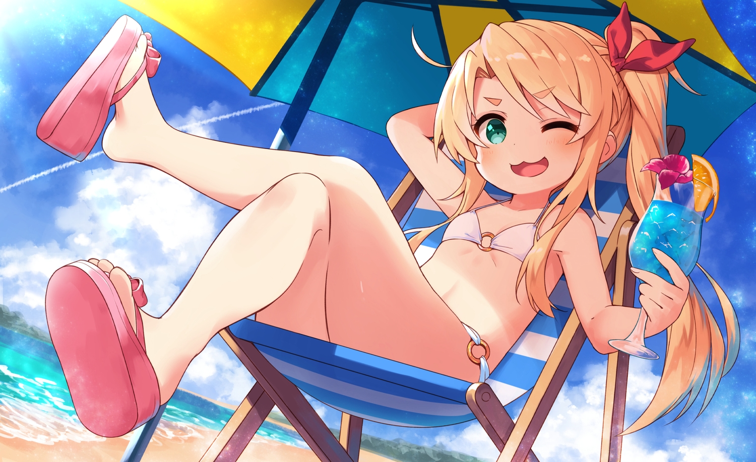 amagasa_yun, beach, bikini, blonde_hair, cat_smile, clouds, drink, flat_chest, food, fruit, green_eyes, himesaka_noa, loli, long_hair, orange_(fruit), ponytail, sky, swimsuit, umbrella, waifu2x, watashi_ni_tenshi_ga_maiorita!, water, wink