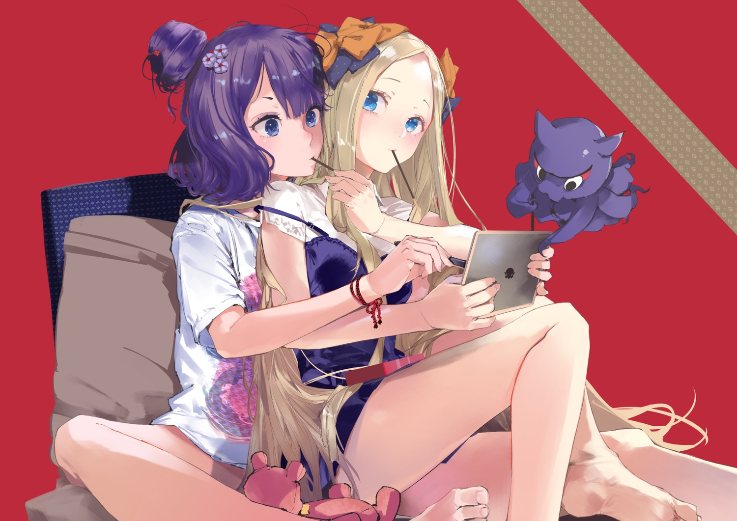 2girls, abigail_williams_(fate/grand_order), barefoot, blonde_hair, blue_eyes, bow, computer, fate/grand_order