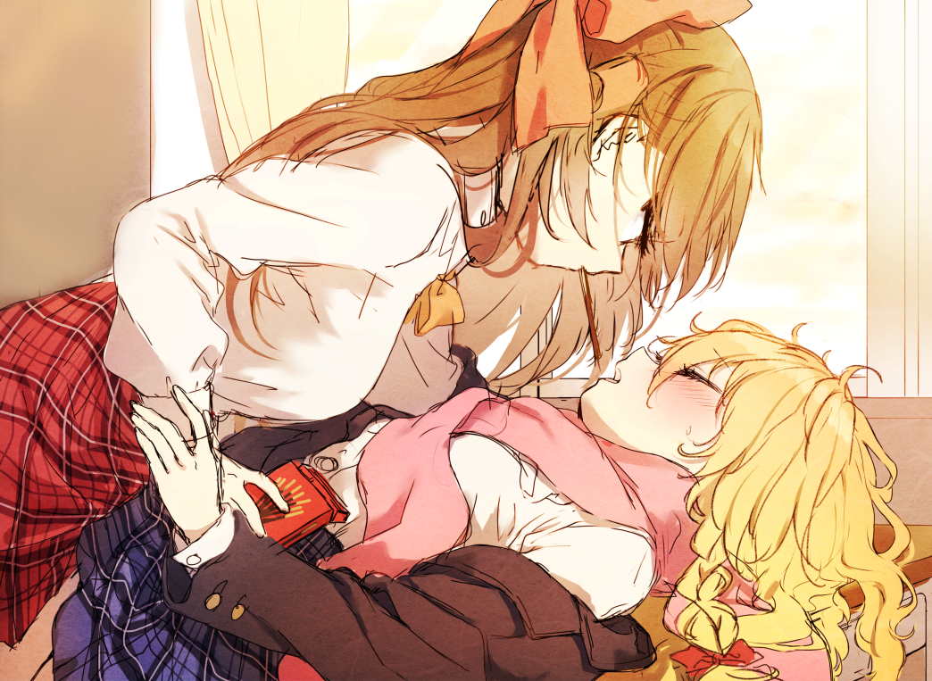 2girls, blonde_hair, braids, brown_hair, food, hakurei_reimu, kirisame_marisa, long_hair