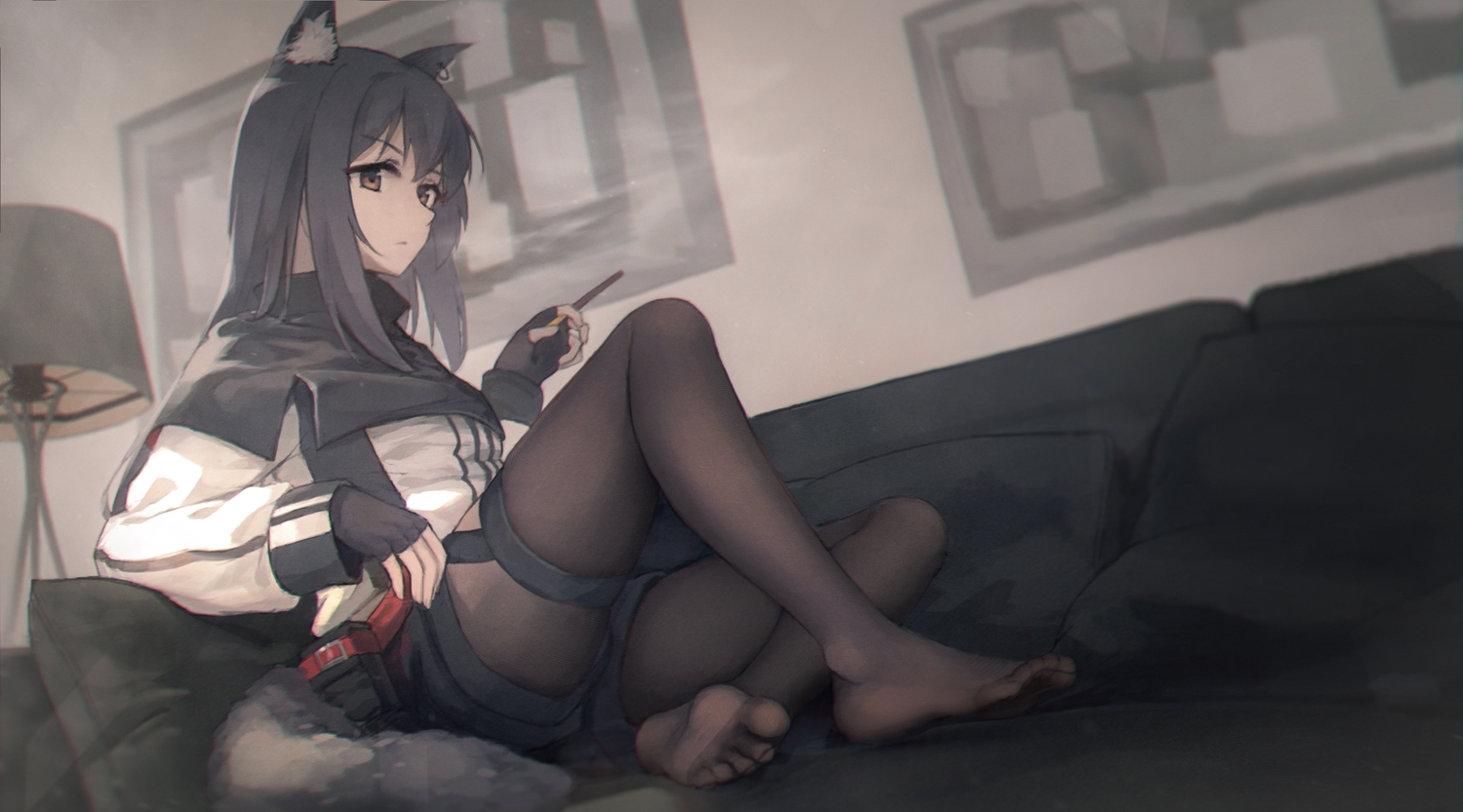 animal_ears, arknights, gloves, natsu_(anta_tte_hitoha), shorts, tail, texas_(arknights), wolfgirl