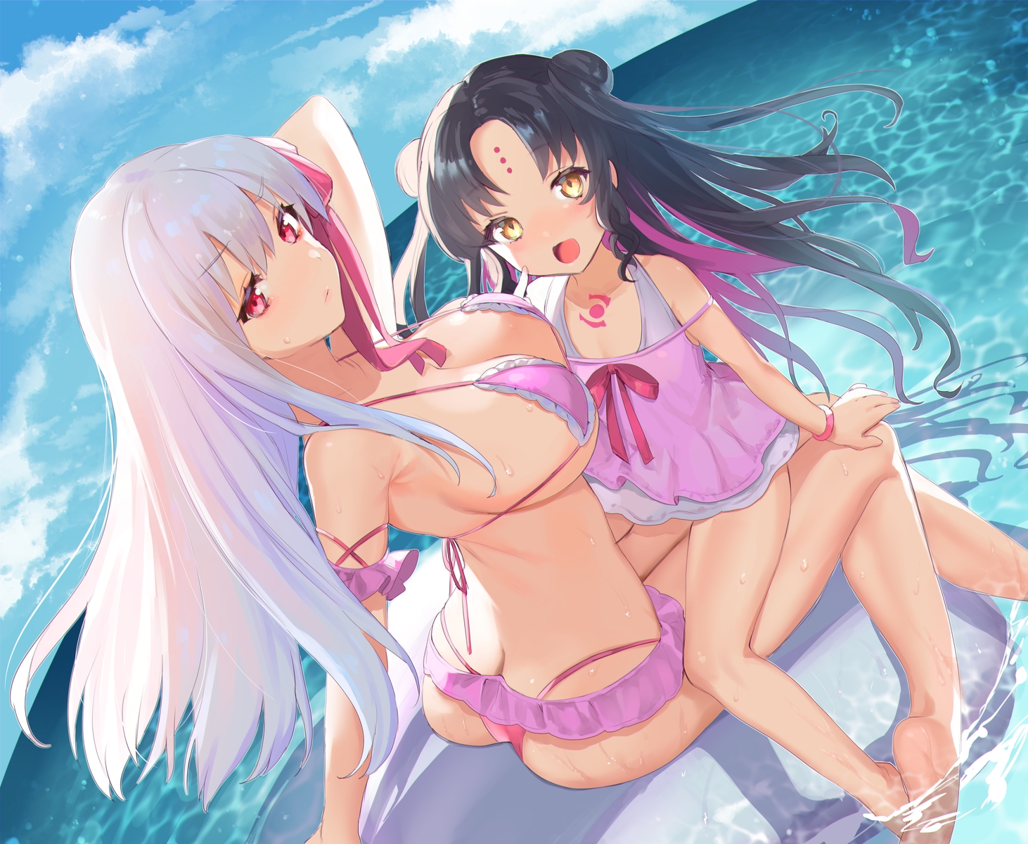 2girls, ass, barefoot, bikini, black_hair, blush, clouds, fate/grand_order, fate_(series), gray_hair, kama_(fate/grand_order), loli, long_hair, red_eyes, saise_chisa, sesshouin_kiara, sky, swimsuit, water, yellow_eyes