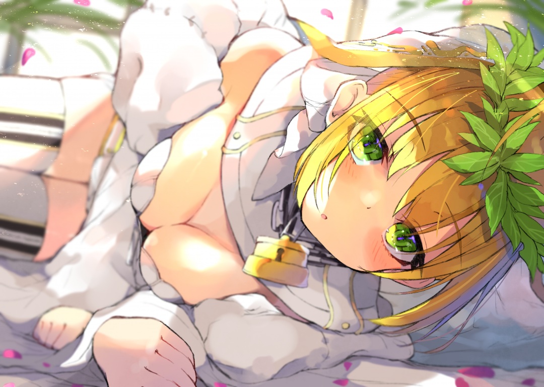 breasts, brown_hair, cleavage, fate/grand_order, fate_(series), green_eyes, headdress, kamizaki_hibana, nero_claudius_(bride), no_bra, thighhighs, zettai_ryouiki