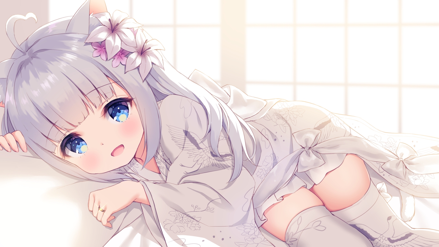 animal_ears, bed, catgirl, chitosezaka_suzu, flowers, gray_hair, japanese_clothes, kimono, loli, long_hair, original, tail, thighhighs, zettai_ryouiki