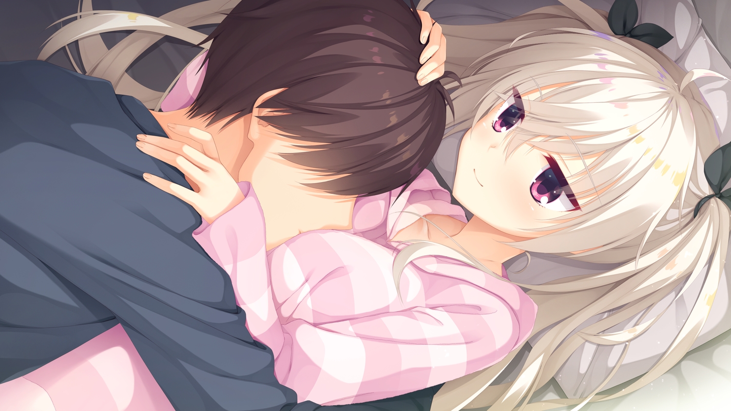 akizuki_kanna, bed, brown_hair, cafe_stella_to_shinigami_no_chou, close, game_cg, gray_hair, hug, kobuichi, long_hair, red_eyes, short_hair, twintails, yuzusoft