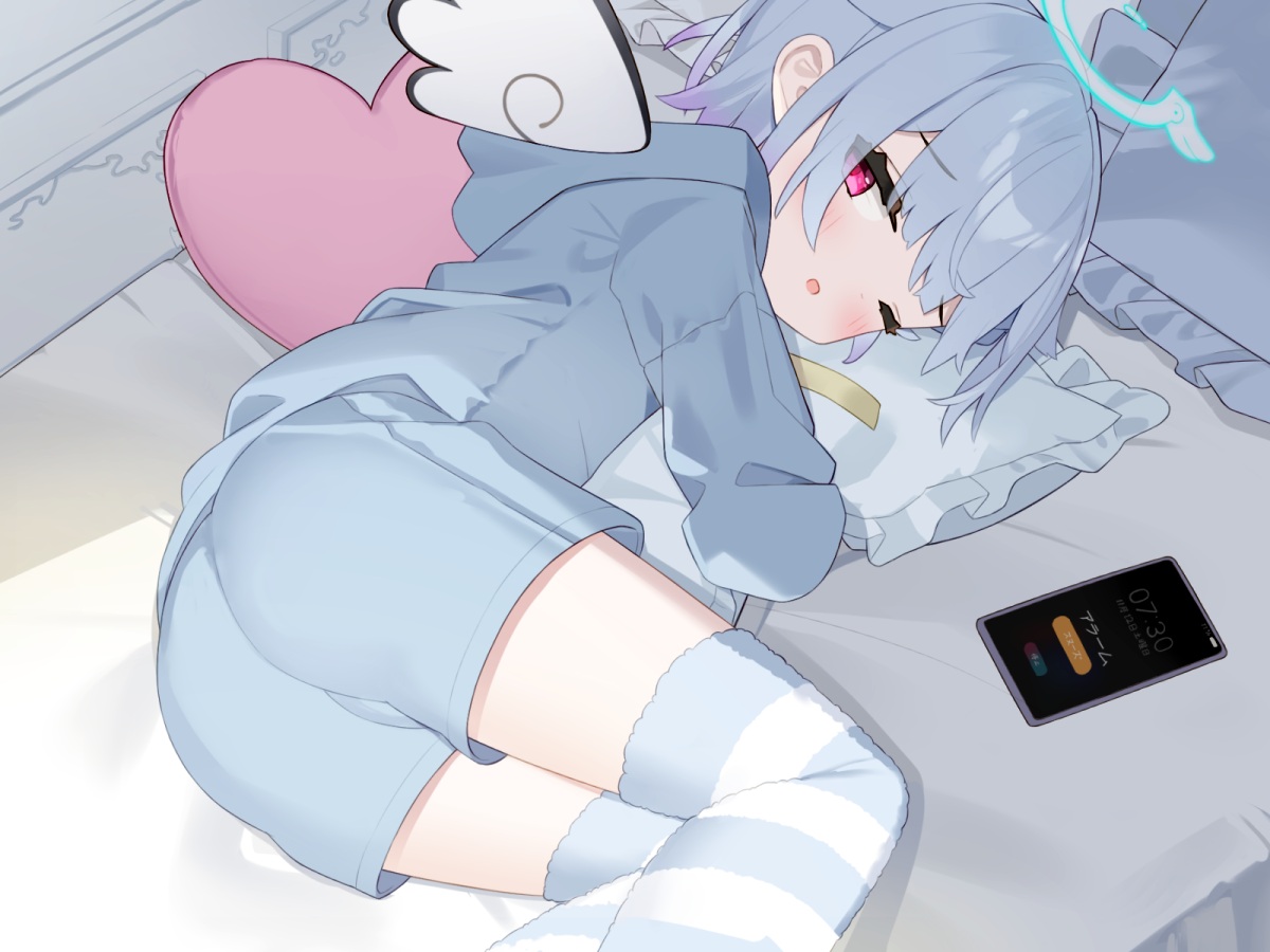 amemiya_nazuna, angel, ass, bed, gray_hair, halo, hood, phone