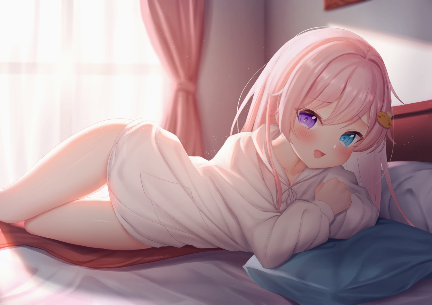 aliasing, aqua_eyes, bed, bicolored_eyes, hood, loli, long_hair, pink_hair, purple_eyes, white_clover_(unfy8472)