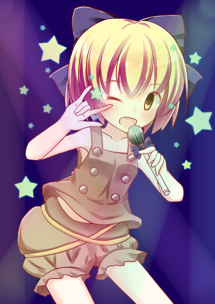 1girl, \m/, absurdres, blonde_hair, bow, choko_(mixberry_parfait), hair_bow, hair_ribbon, highres, kurodani_yamame, microphone_stand, open_mouth, ribbon, short_hair, smile, solo, star, touhou, yellow_eyes