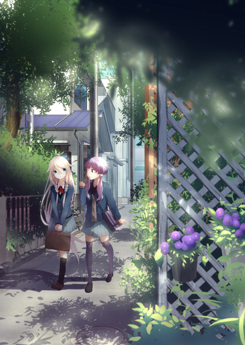 >:o, 2girls, absurdres, ahoge, bag, blonde_hair, blue_eyes, blurry