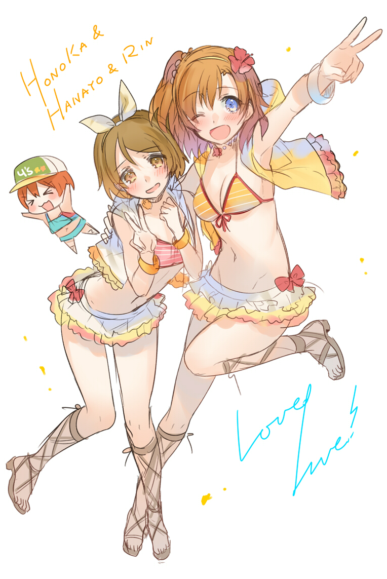 >_<, 2girls, arm_around_shoulder, baseball_cap, bikini_top, blue_eyes, blush, bracelet