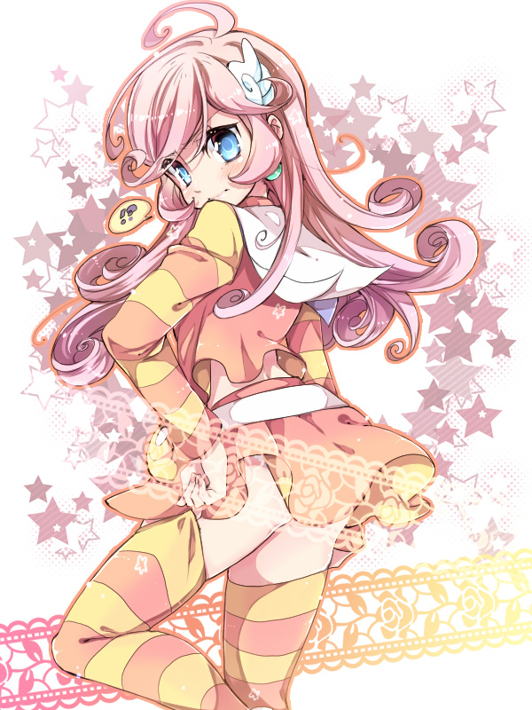 1girl, blue_eyes, chigo, curly_hair, dress, hair_ornament, hairclip, hand_on_hip
