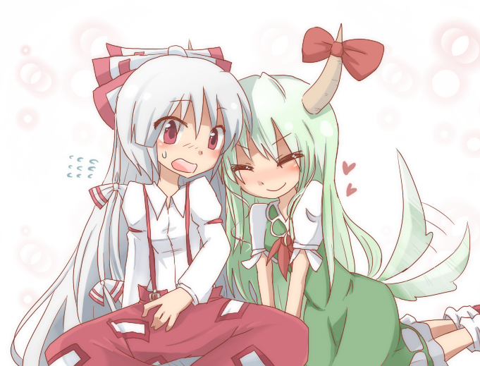>:), 2girls, blush, bow, closed_eyes, ex-keine, flying_sweatdrops, fujiwara_no_mokou, green_hair, hair_bow, head_rub, heart, horn_bow, horns, kamishirasawa_keine, long_hair, multiple_girls, open_mouth, red_eyes, silver_hair, smile, suspenders, suzumusi, tail, tail_wagging, touhou, yuri
