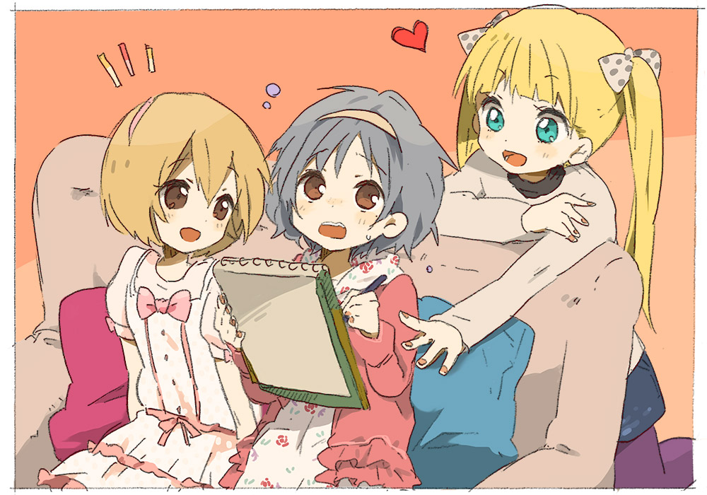 3girls, blonde_hair, idolmaster, idolmaster_cinderella_girls, mary_cochran, multiple_girls, narumiya_yume, short_hair, sketch_pad, tagme, tomtomtoy