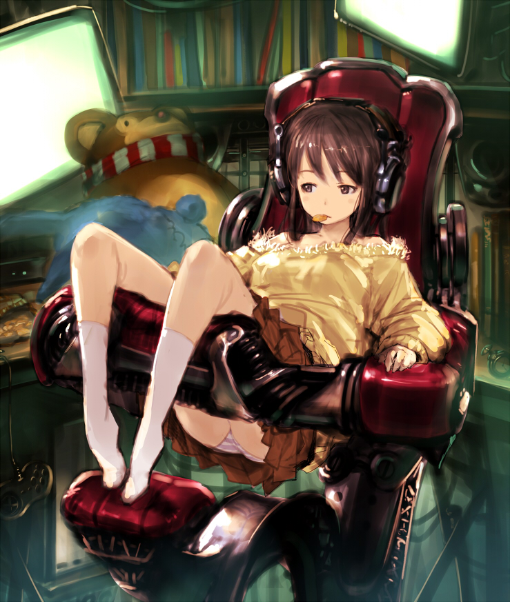 1girl, bare_shoulders, bottomless, brown_hair, gorilla_(mushimushiland), headphones, monitor, mouth_hold