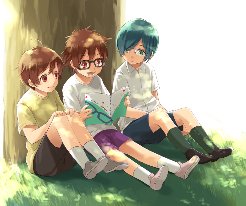 3boys, blue_eyes, blue_hair, brown_eyes, brown_hair, glasses, hair_over_one_eye, magazine, male, glassesbu!, minabe_yukiya, multiple_boys, open_mouth, semi-rimless_glasses, short_hair, shorts, smile, souma_akira_(glassesbu!), souma_hikaru, una, under_tree