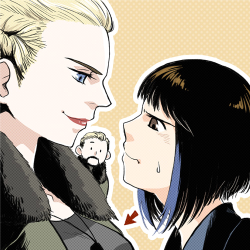 black_hair, blonde_hair, blue_eyes, breast_envy, directional_arrow, lowres, mako_mori, pacific_rim