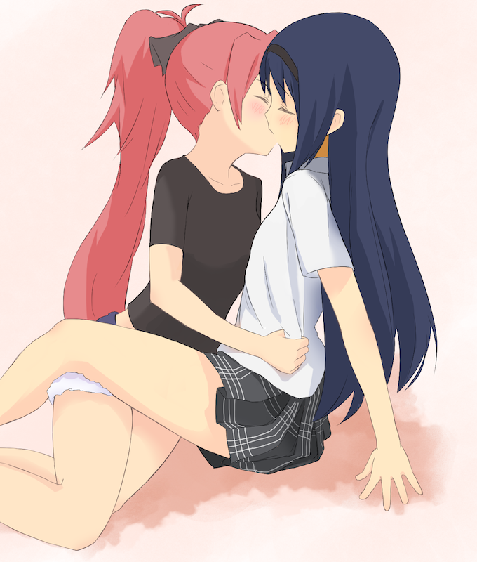 2girls, akemi_homura, black_hair, bow, casual, closed_eyes, hair_bow, hairband, kiss, long_hair, mahou_shoujo_madoka_magica, multiple_girls, ponytail, redhead, sakura_kyouko, school_uniform, shorts, simple_background, sitting, skirt, uasi, yuri