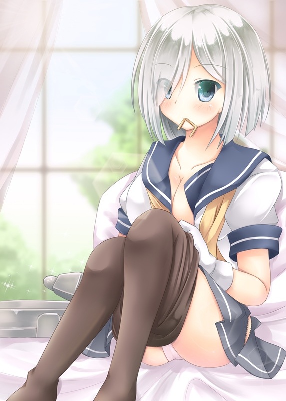 1girl, blue_eyes, breasts, cleavage, gloves, hair_ornament, hair_over_one_eye, hairclip