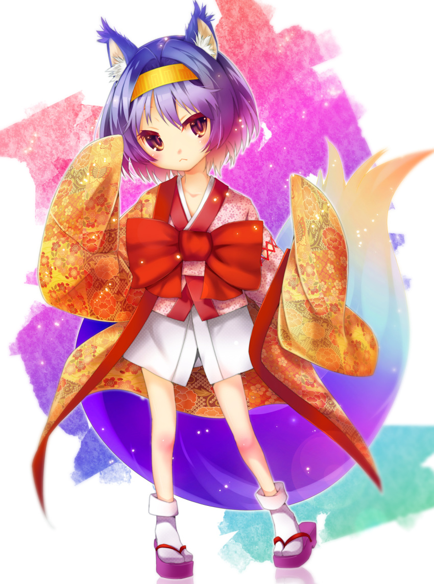 1girl, 2mota, :<, animal_ears, bangs, blue_hair, bow, colored_eyelashes, colorful, fox_ears, fox_tail, full_body, geta, gradient_hair, hairband, hands_in_sleeves, hatsuse_izuna, head_tilt, highres, japanese_clothes, kimono, large_bow, long_sleeves, multicolored_hair, no_game_no_life, pink_hair, purple_hair, short_hair, short_kimono, slit_pupils, solo, standing, tabi, tail, tsurime, violet_eyes, wide_sleeves