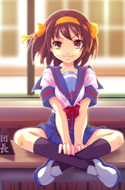 1girl, ajino_hiraki_(mount_punch), brown_eyes, brown_hair, danchou_pyramid, hair_ribbon, hairband, indian_style, ribbon, school_uniform, short_hair, sitting, smile, solo, suzumiya_haruhi, suzumiya_haruhi_no_yuuutsu