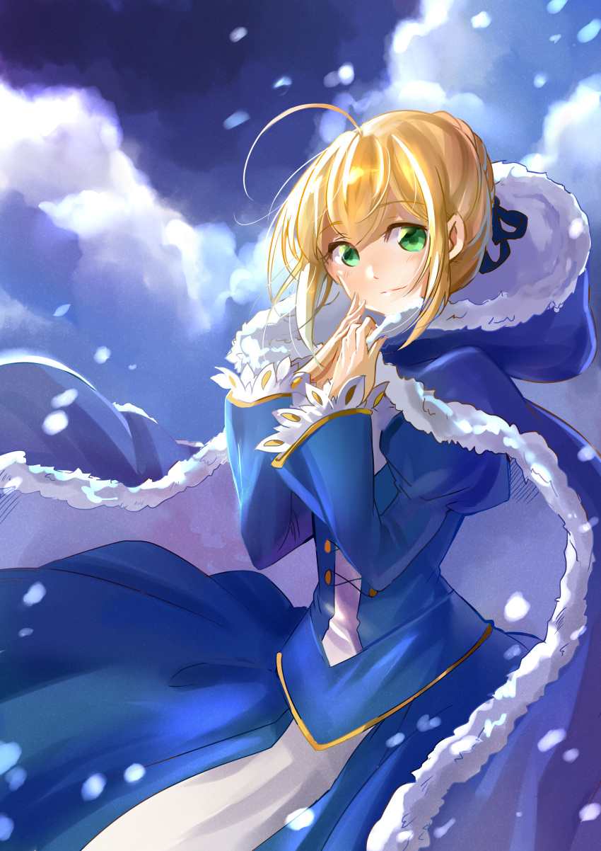 1girl, absurdres, ahoge, blonde_hair, cape, cloak, dress, fate/stay_night, fate_(series), fur_trim, green_eyes, highres, hood, riku_(lingsky), saber, snowing, solo