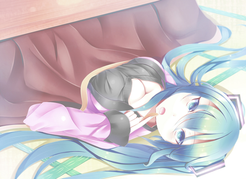 1girl, blue_eyes, blue_hair, breasts, cleavage, eating, hatsune_miku, kiseno