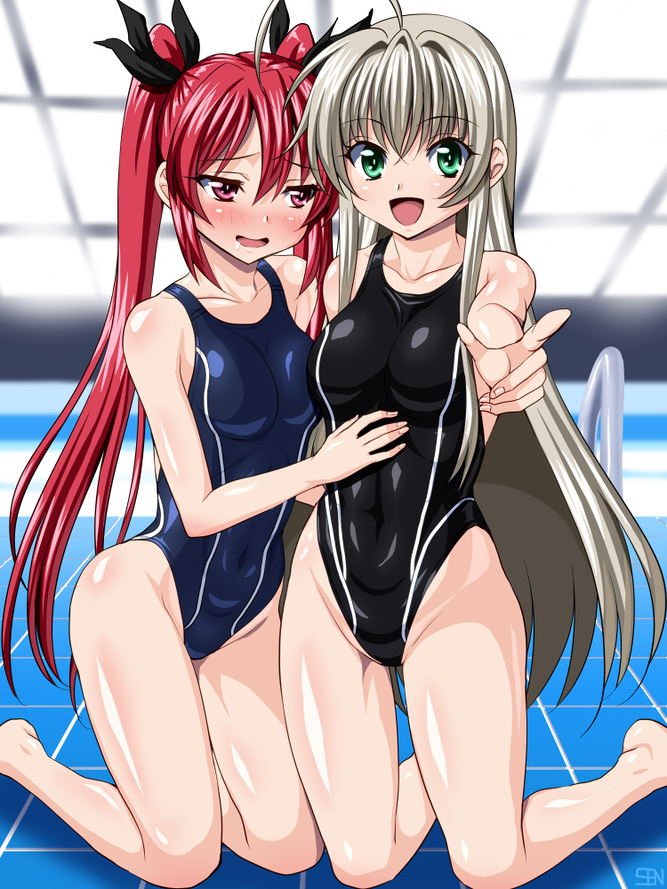2girls, anzu_(onelelee), blush, competition_swimsuit, cthugha_(nyaruko-san), green_eyes, haiyore!_nyaruko-san, kneeling