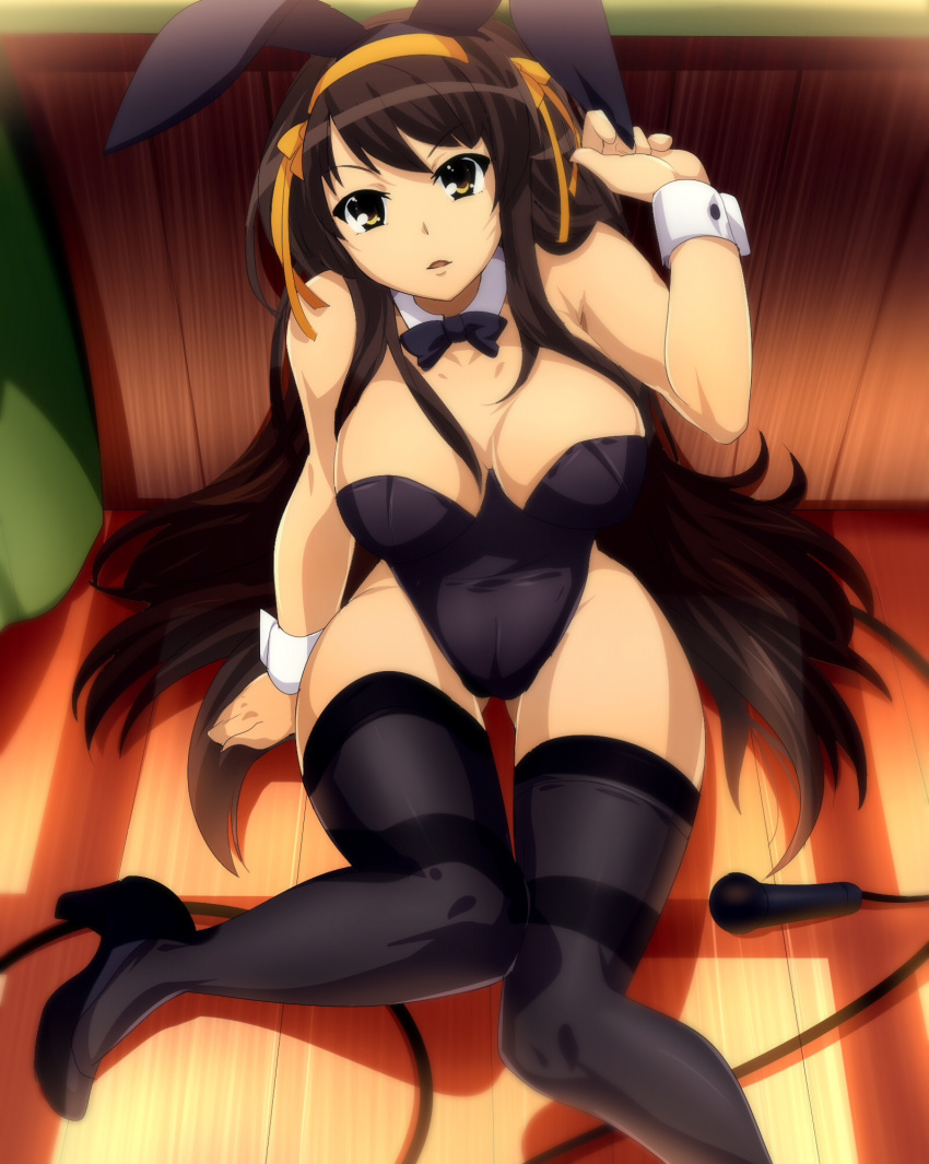 1girl, animal_ears, bare_arms, bare_shoulders, black_legwear, breasts, brown_eyes, brown_hair