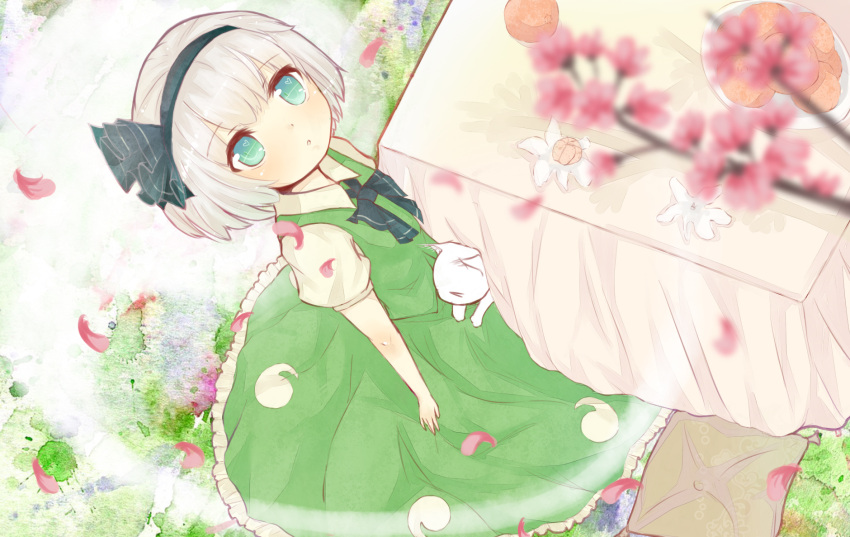 1girl, benmiaobituona, blurry, bow, bowtie, cat, depth_of_field, dress, food, from_above, fruit, green_dress, hair_bow, heart, heart-shaped_pupils, highres, konpaku_youmu, looking_at_viewer, looking_up, orange, petals, plate, symbol-shaped_pupils, table, touhou