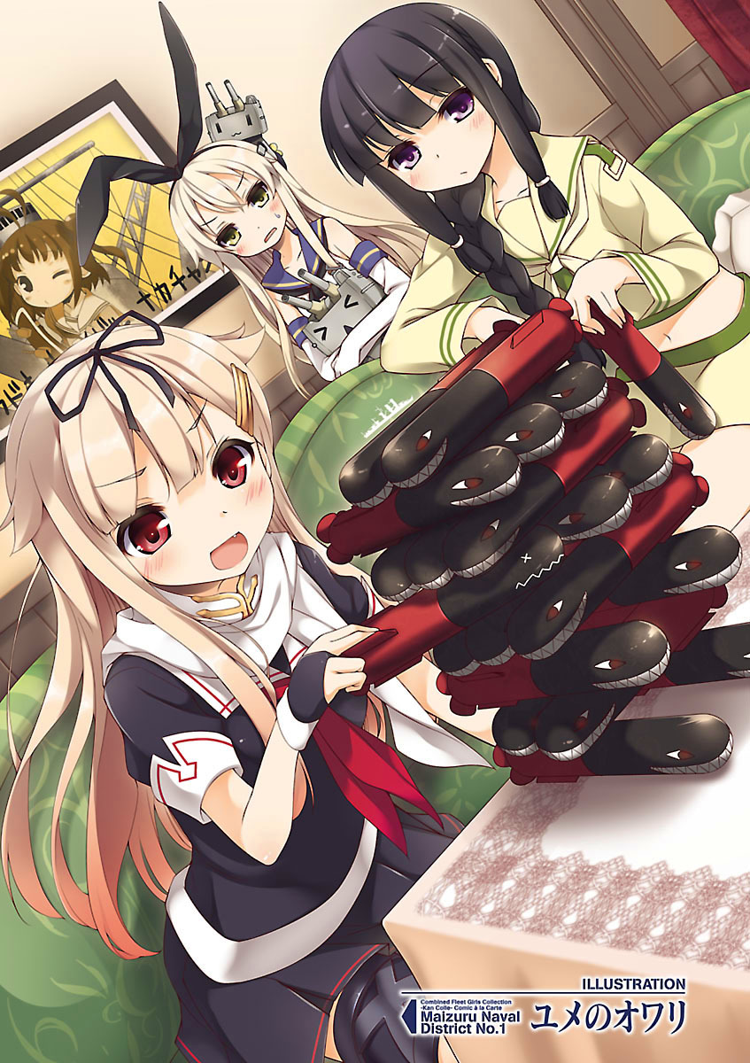 >_<, black_hair, blonde_hair, braid, couch, hair_ribbon, highres, jenga