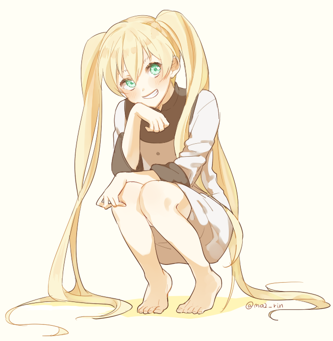 1girl, barefoot, blonde_hair, blush, dress, green_eyes, grin, kekkai_sensen