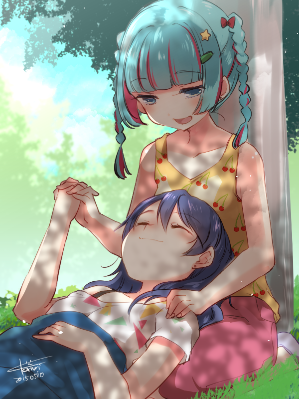 2girls, aqua_eyes, aqua_hair, blue_hair, blush, closed_eyes, hanyuda_mito, interlocked_fingers