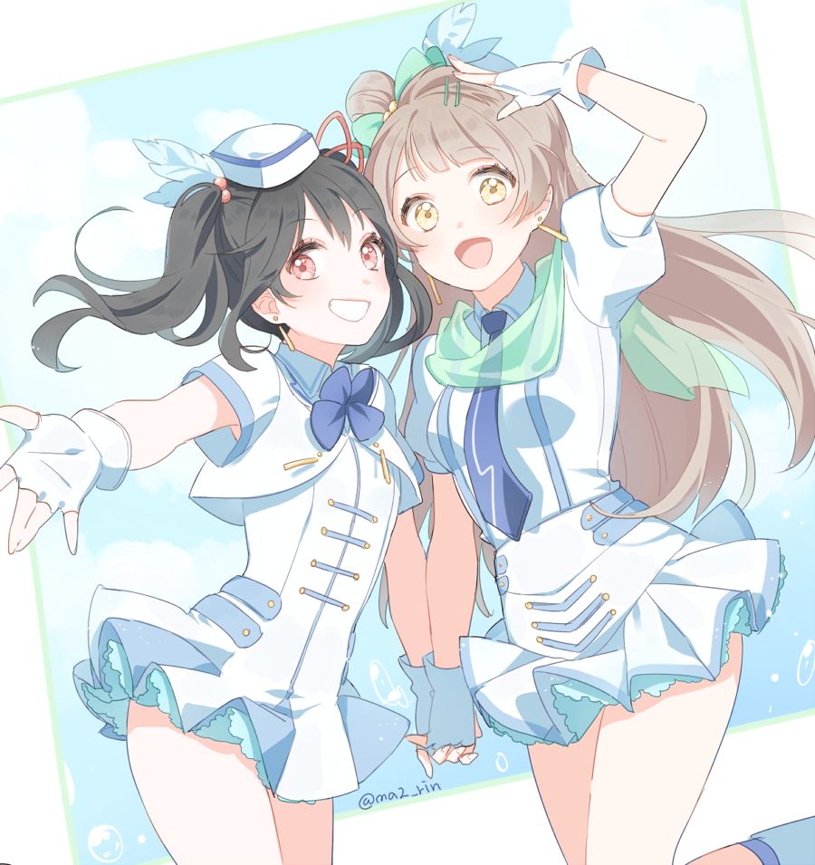 2girls, black_hair, brown_hair, fingerless_gloves, gloves, grin, hair_ornament, hairclip