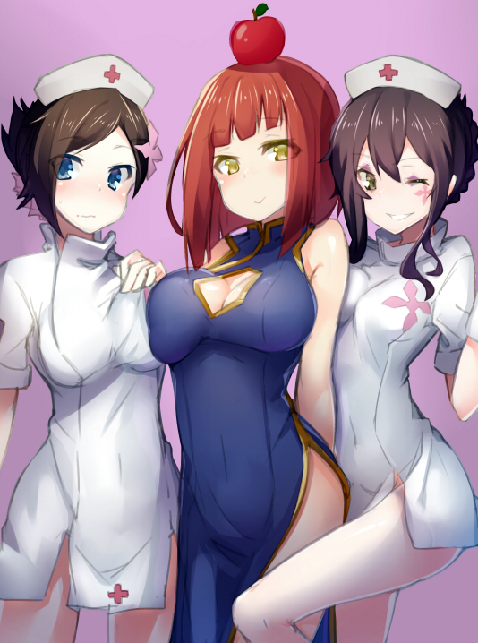 3girls, :>, apple_on_head, azalanz, bangs, blonde_hair, blue_eyes, blunt_bangs