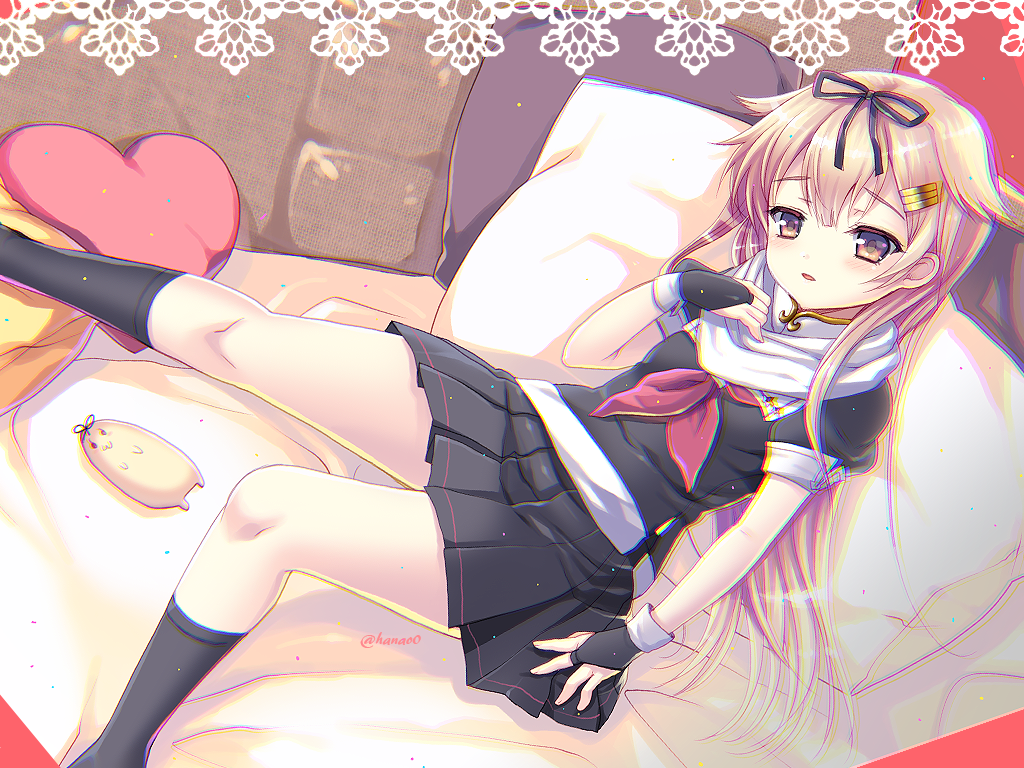 1girl, blonde_hair, gloves, hair_flaps, hair_ornament, hair_ribbon, hairclip, hanao_(kuma-tan_flash!)
