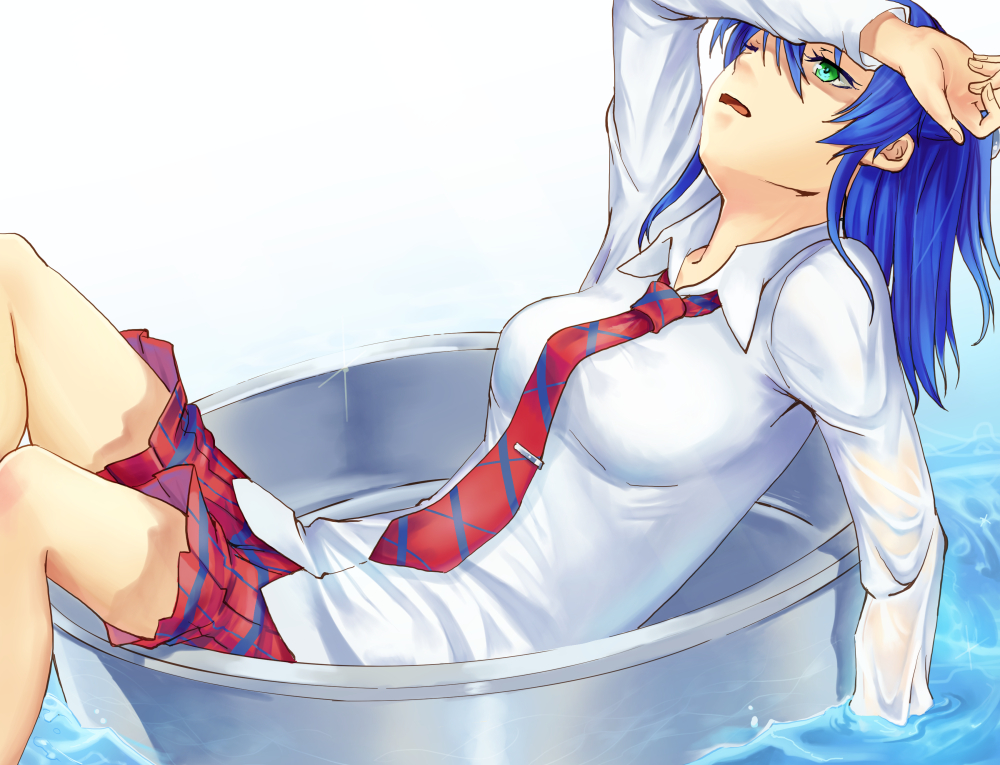 1girl, aizawa_nagisa_(jitsu_wa_watashi_wa), aona_(kuuga19yuu), bare_legs, basin, blue_hair, green_eyes, jitsu_wa_watashi_wa