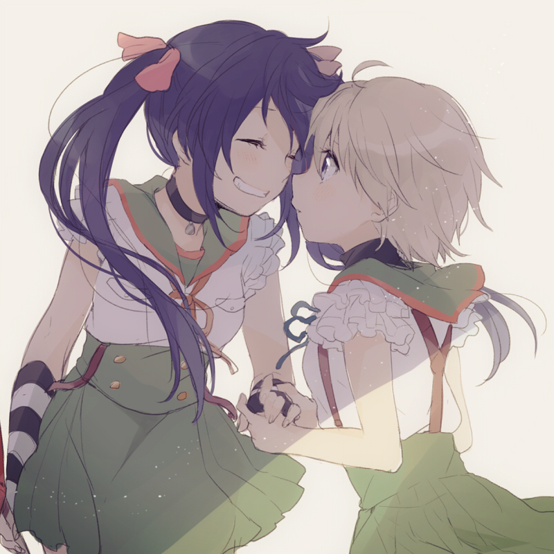 2girls, blonde_hair, choker, ebisuzawa_kurumi, face-to-face, fingerless_gloves, gakkou_gurashi!, gloves