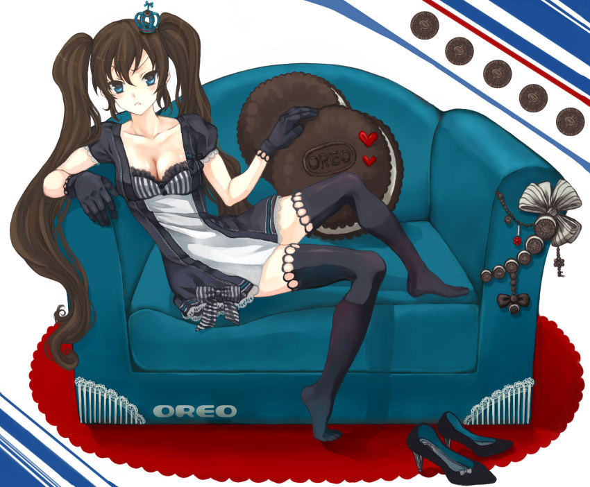 anko_kinako, blue_eyes, breasts, brown_hair, cleavage, couch, gloves, heart