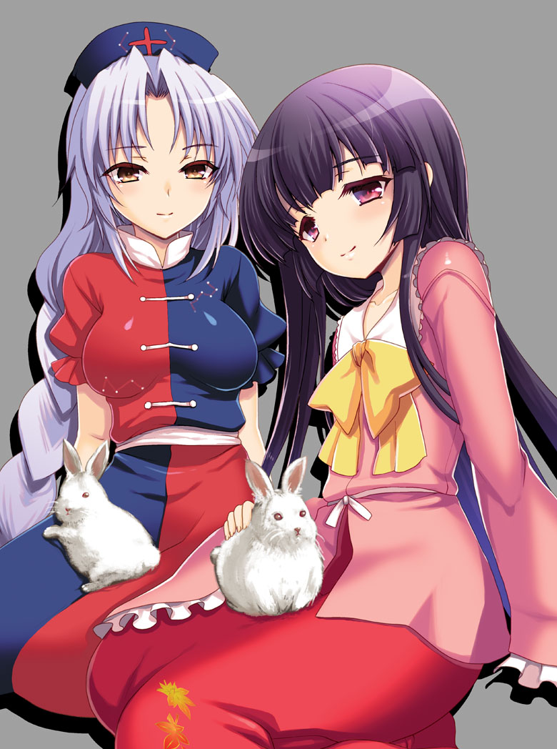 2girls, black_hair, black_legwear, braid, brown_eyes, grey_background, hanao_(kuma-tan_flash!), houraisan_kaguya