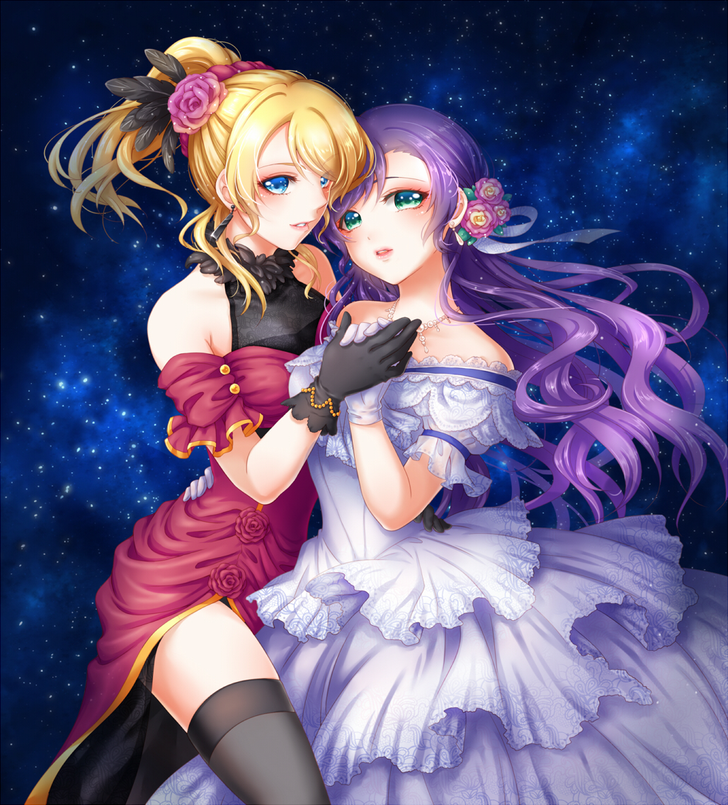 2girls, ayase_eli, bangs, bare_shoulders, beads, black_gloves, black_legwear, blonde_hair
