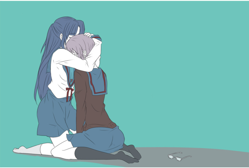 2girls, asakura_ryouko, cardigan, eringi_oishii, glasses, glasses_removed, hand_on_head, hug, kneeling, multiple_girls, nagato_yuki, simple_background, suzumiya_haruhi_no_yuuutsu, wallpaper