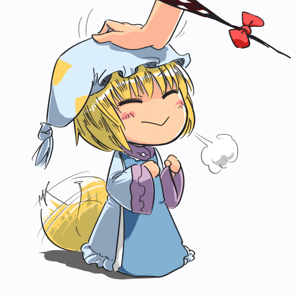 abekawa, blonde_hair, blush, chibi, fox_tail, gap, no_nose, petting