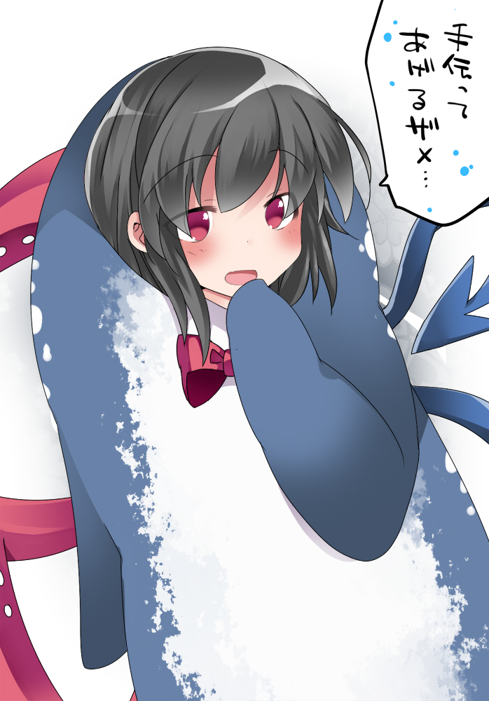 1girl, alternate_costume, asymmetrical_wings, black_hair, blush, bow, commentary_request, costume, hammer_(sunset_beach), houjuu_nue, pink_eyes, solo, touhou, translation_request, whale_costume, whale_shark, wings