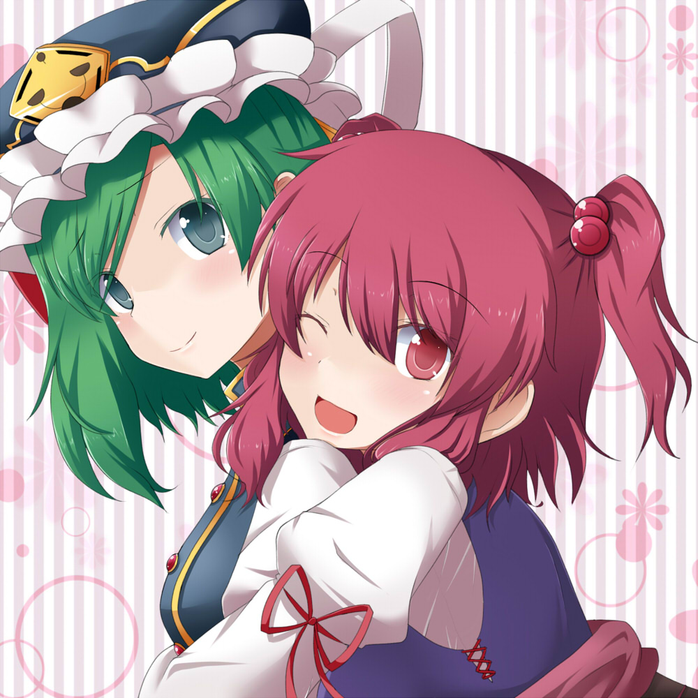 2girls, blue_eyes, bow, green_hair, hair_bow, hat, hug, hug_from_behind