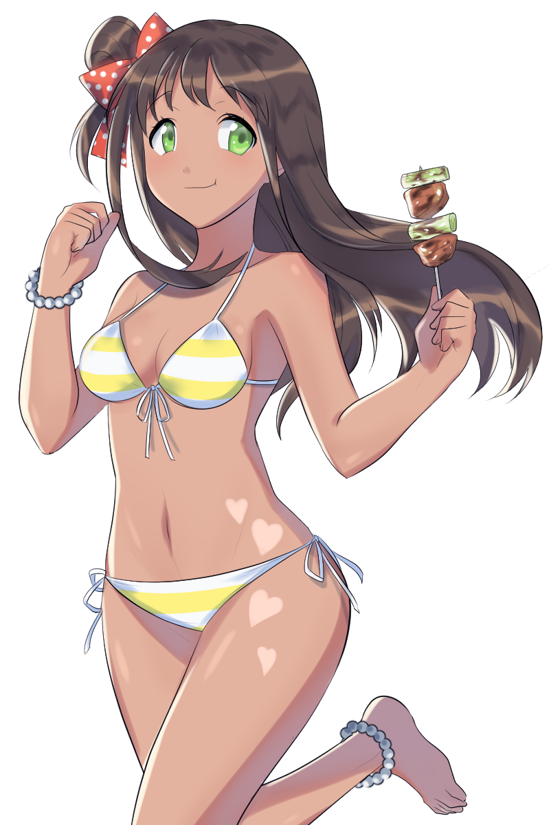 1girl, anklet, barefoot, bikini, bracelet, breasts, brown_hair, cleavage, collarbone, green_eyes, hair_ribbon, heart, highres, jewelry, kebab, leg_up, long_hair, navel, original, polka_dot, ribbon, shiyano, side_ponytail, simple_background, smile, solo, striped, striped_bikini, swimsuit, tan, white_background