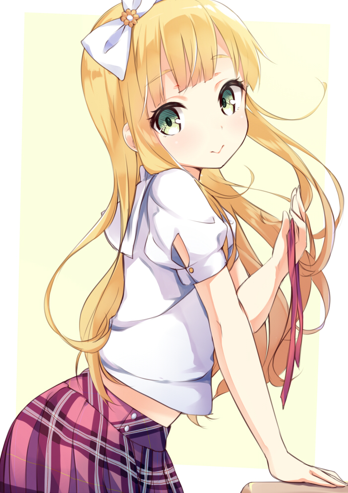 1girl, :>, azuki_azusa, bangs, blonde_hair, blunt_bangs, blush, bow