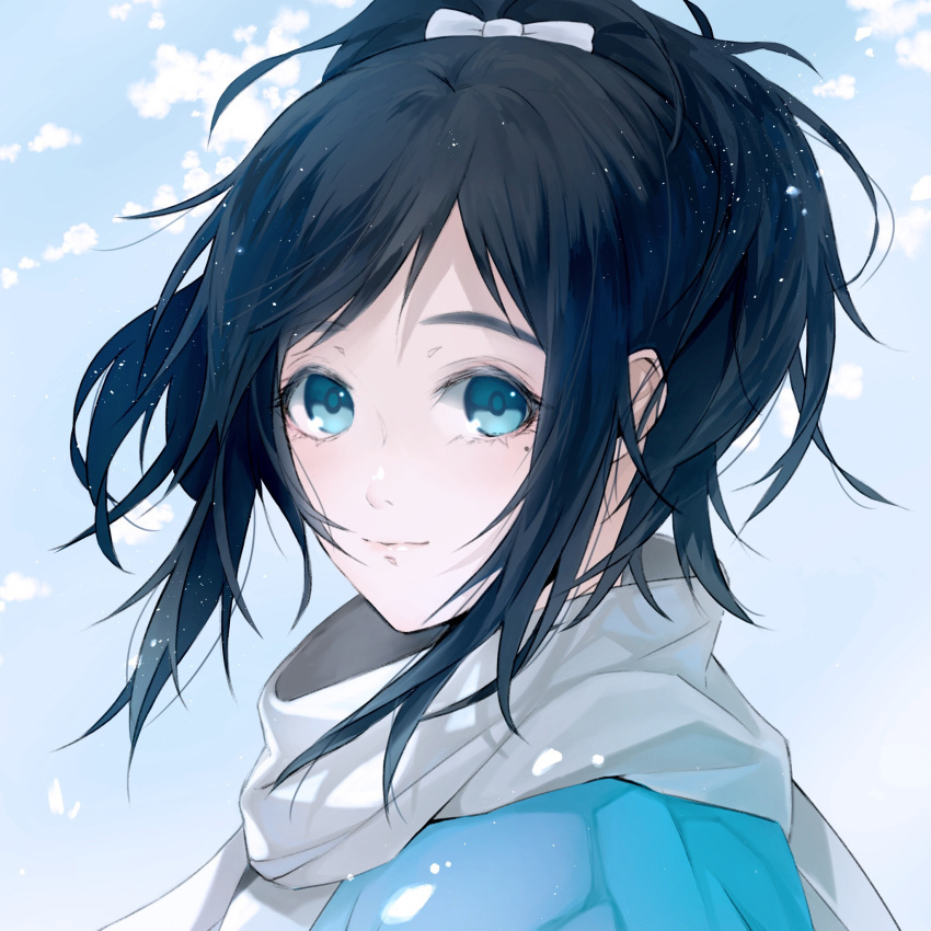 1boy, azi_(ususio6), black_hair, blue_eyes, bow, hair_bow, highres, male_focus, mole, mole_under_eye, ponytail, scarf, sky, smile, solo, touken_ranbu, upper_body, yamato-no-kami_yasusada