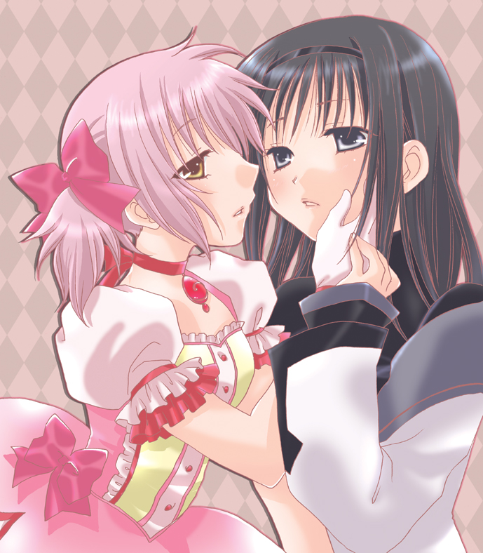 2girls, akemi_homura, argyle, argyle_background, black_eyes, black_hair, bow, choker
