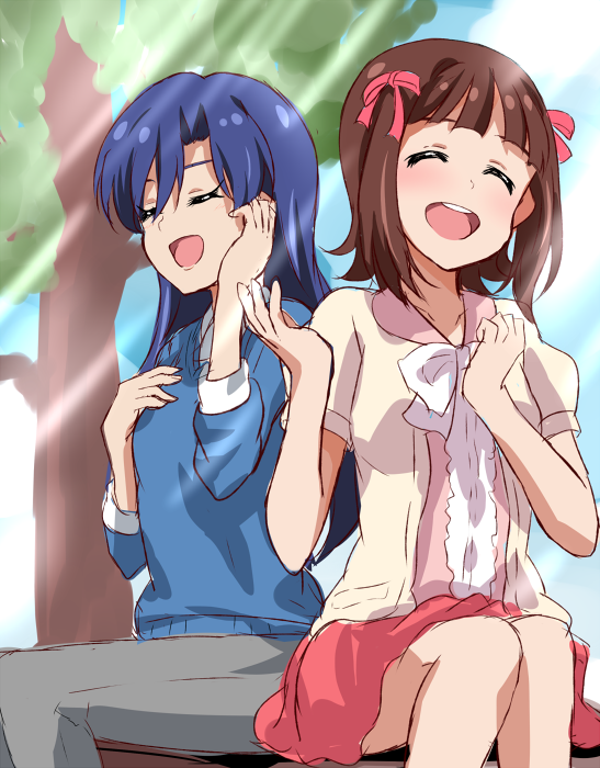 2girls, amami_haruka, blue_hair, brown_hair, closed_eyes, hair_ribbon, idolmaster, kisaragi_chihaya